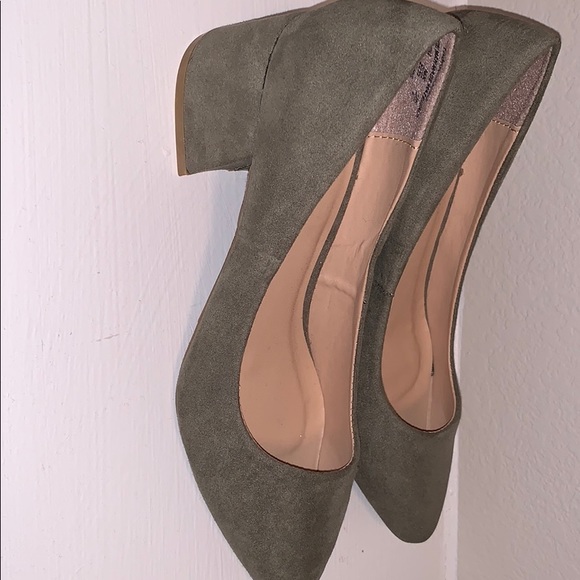 Low Heels - Picture 2 of 3